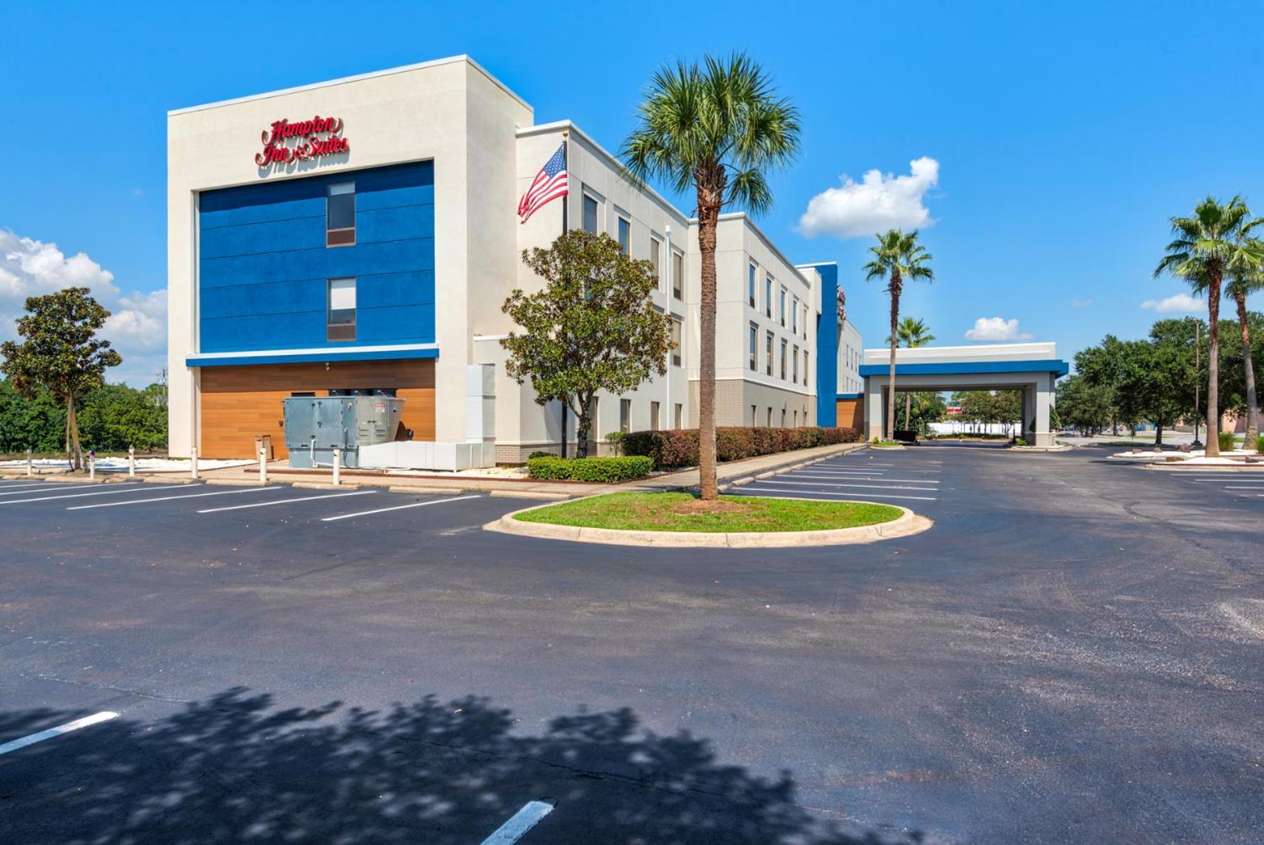 Hampton & I-10 N At Town Plaza Hotel
