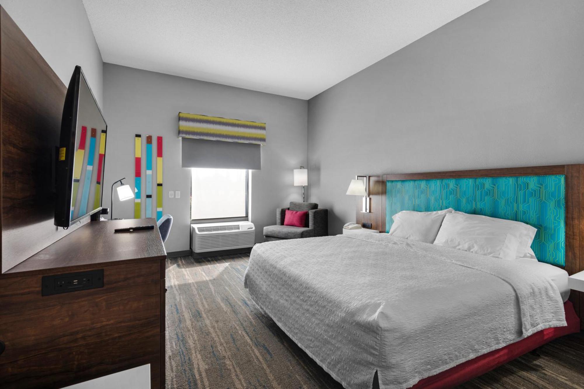 Hampton & I-10 N At Town Plaza Hotel 3*