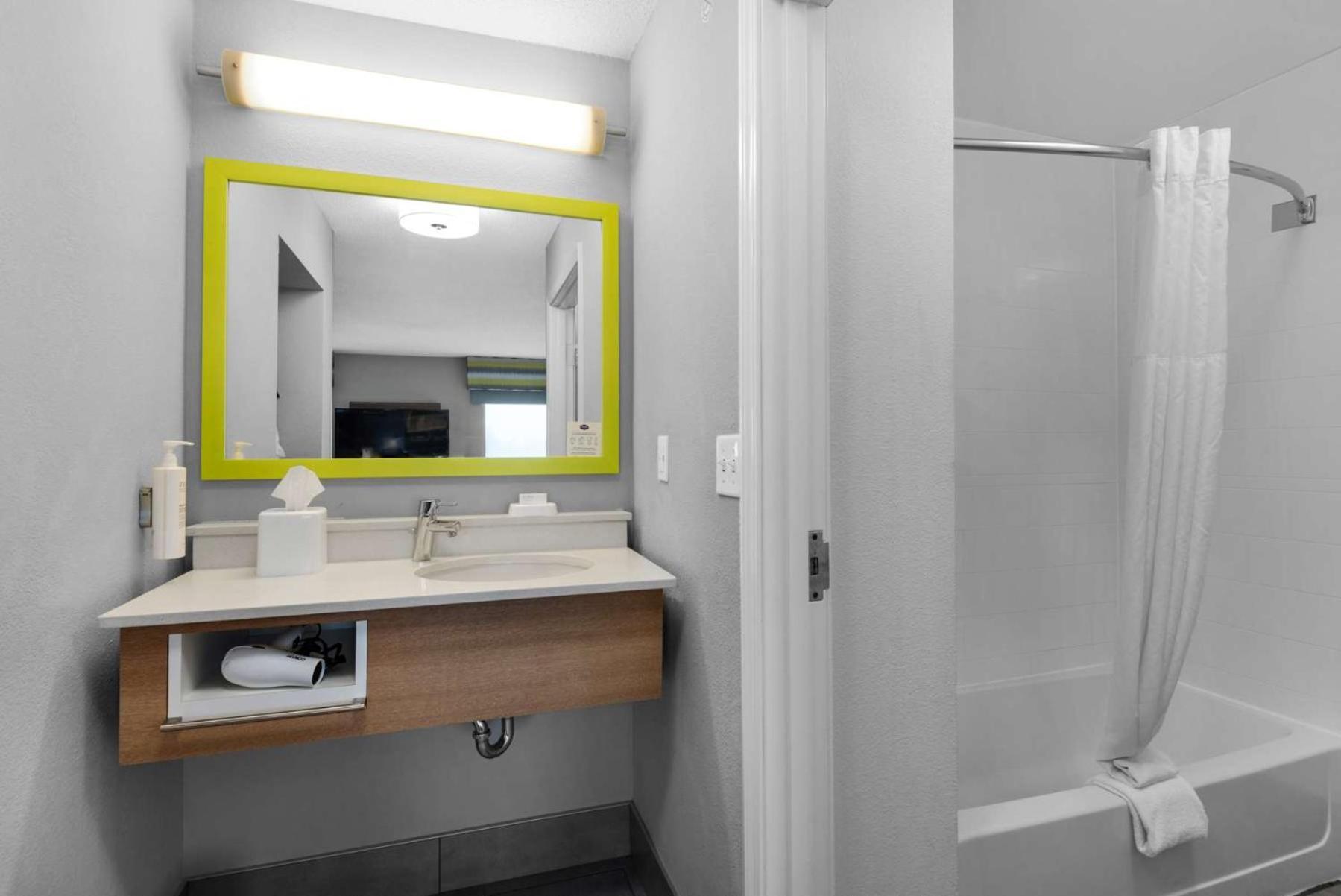 Hotel Hampton & Pensacola I-10 N At Town Plaza 3*