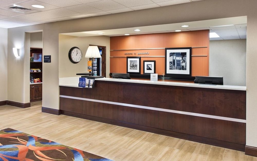 Hampton & Pensacola I-10 N At Town Plaza Hotel