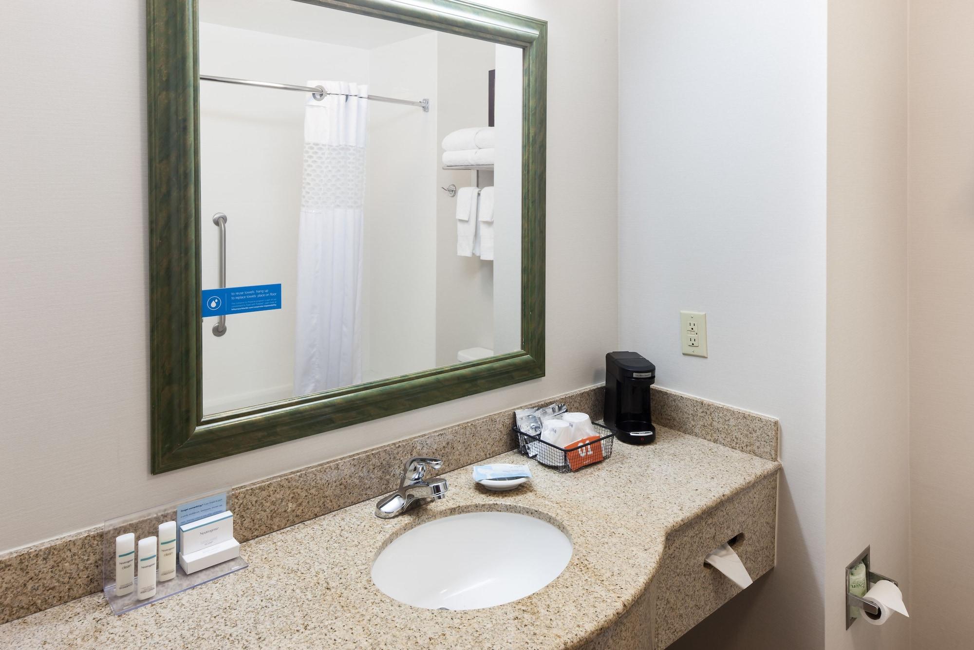 Hotel Hampton & Pensacola I-10 N At Town Plaza 3*