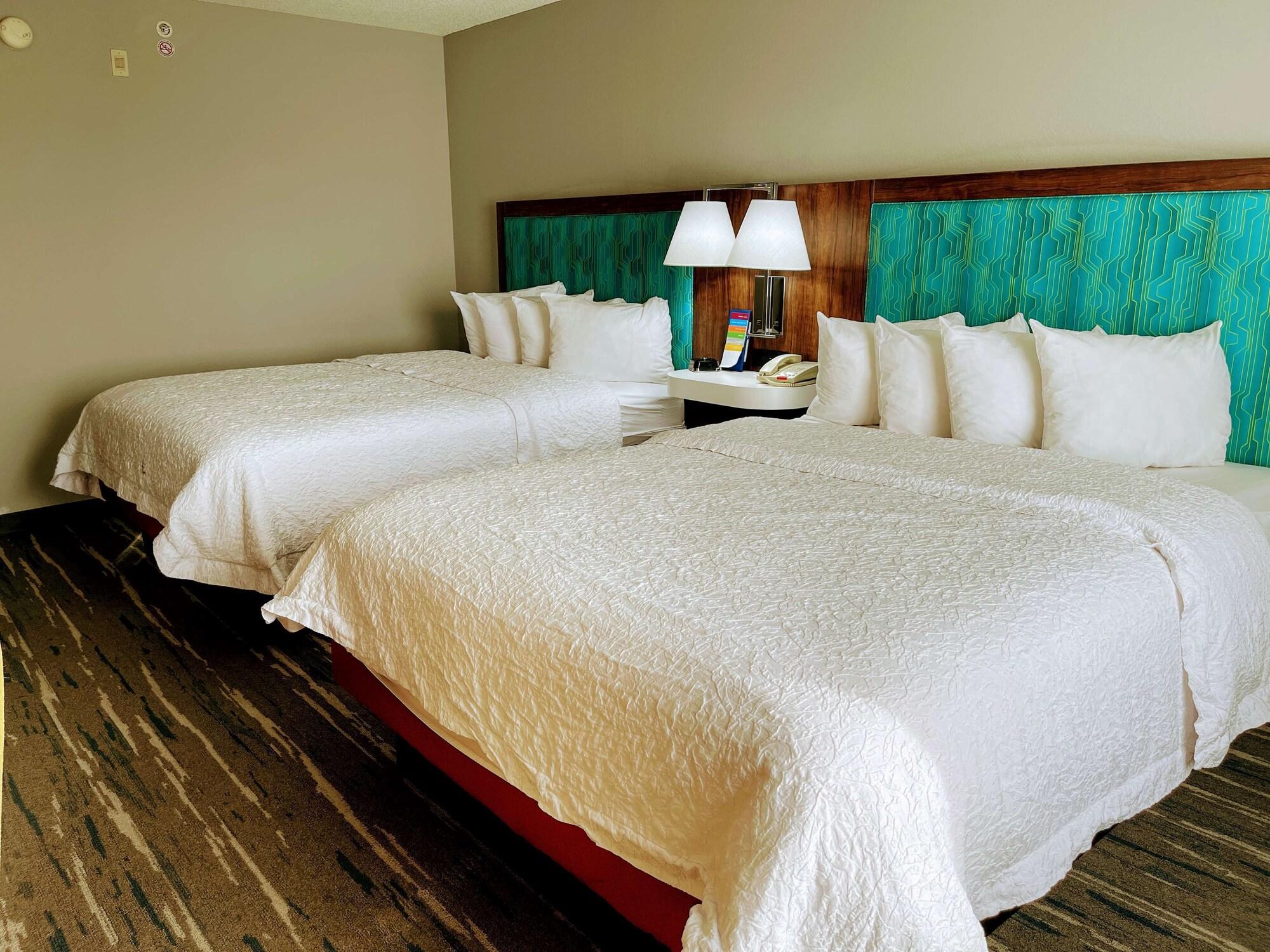 Hampton & Pensacola I-10 N At Town Plaza Hotel 3*