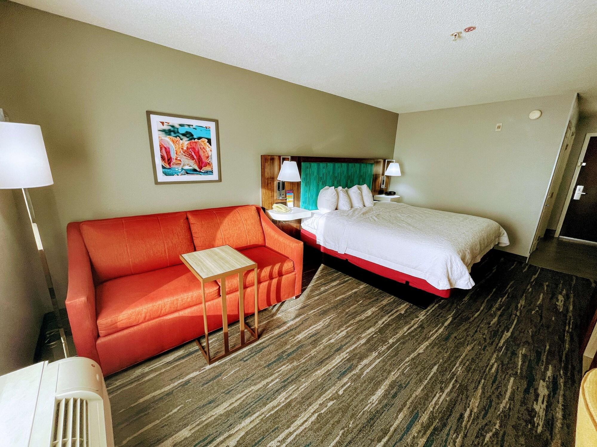 Hampton & Pensacola I-10 N At Town Plaza 3*