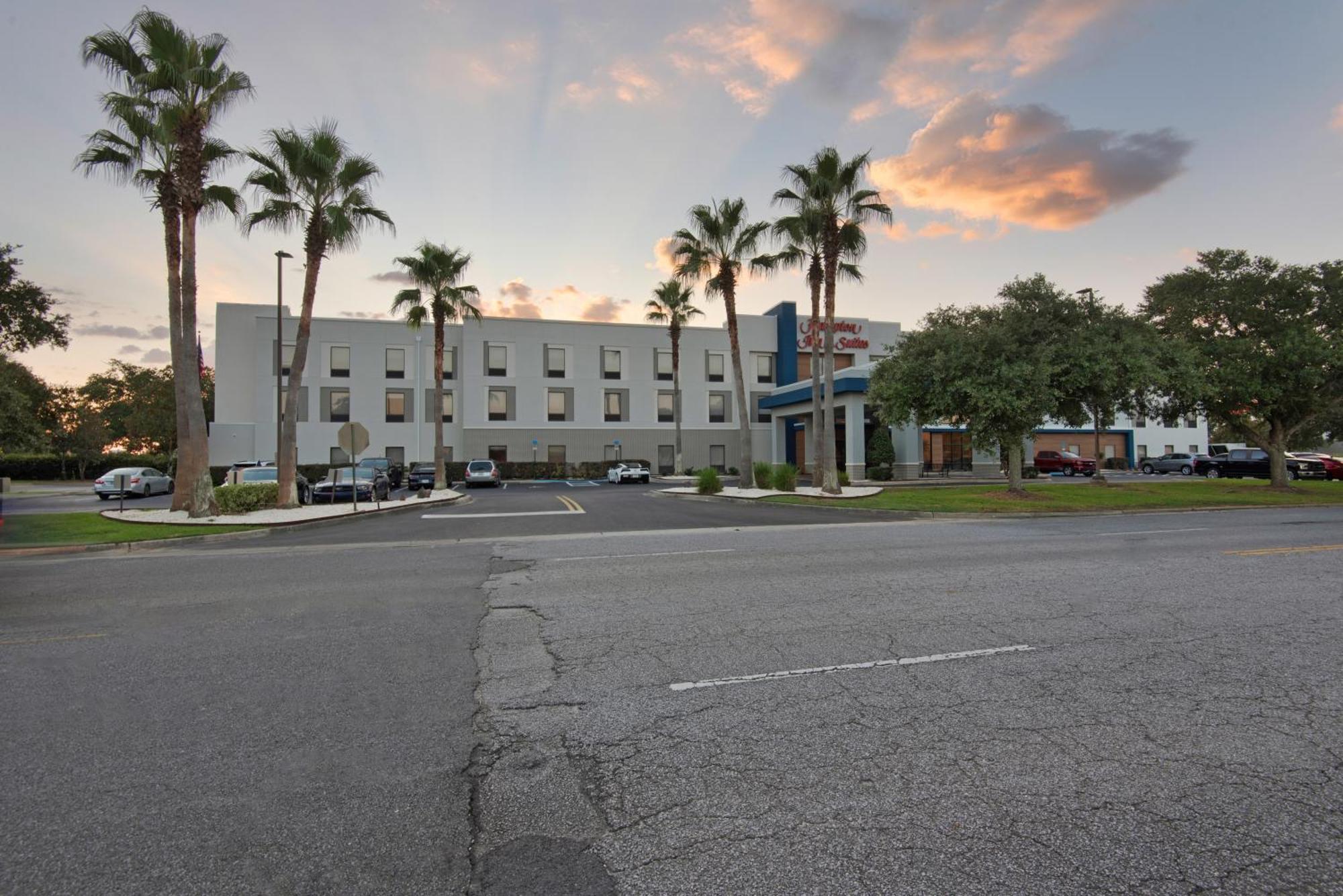 Hampton & Pensacola I-10 N At Town Plaza Hotel 3*