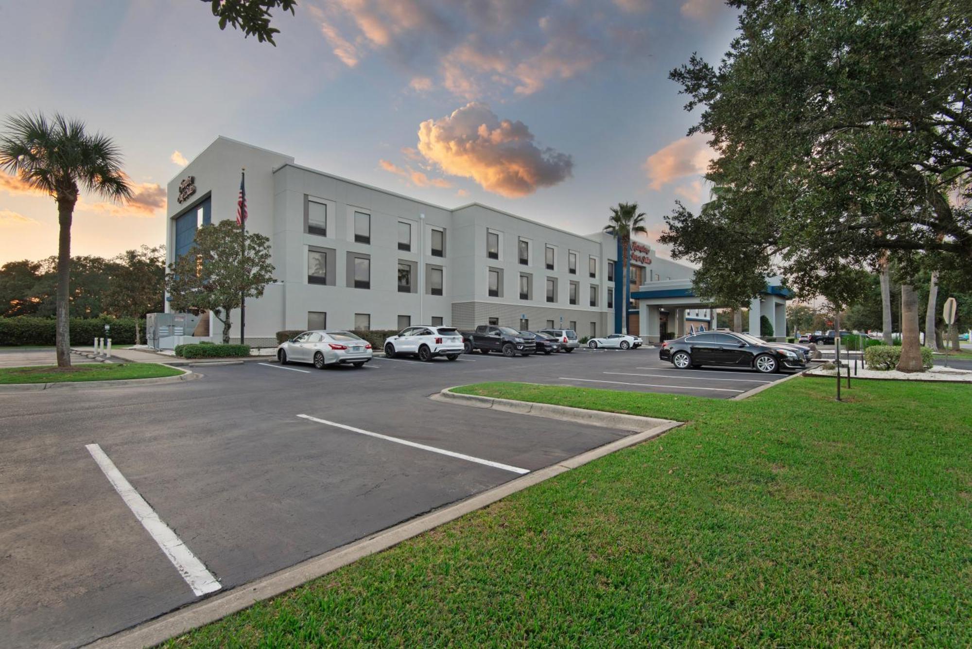 Hotel Hampton & Pensacola I-10 N At Town Plaza 3*