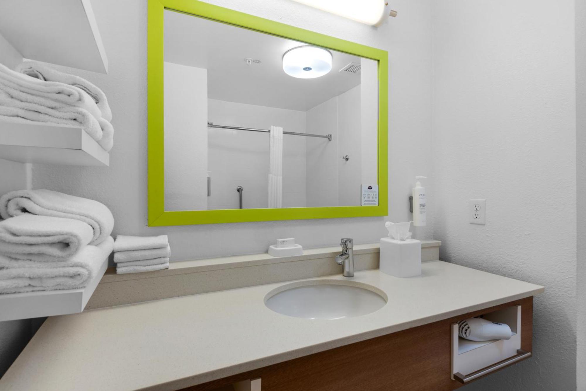 Hotel Hampton & Pensacola I-10 N At Town Plaza 3*
