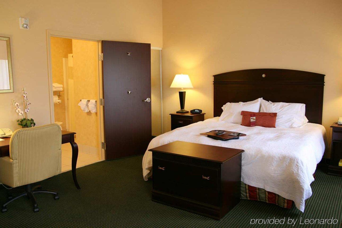 Hotel Hampton & Pensacola I-10 N At Town Plaza 3*