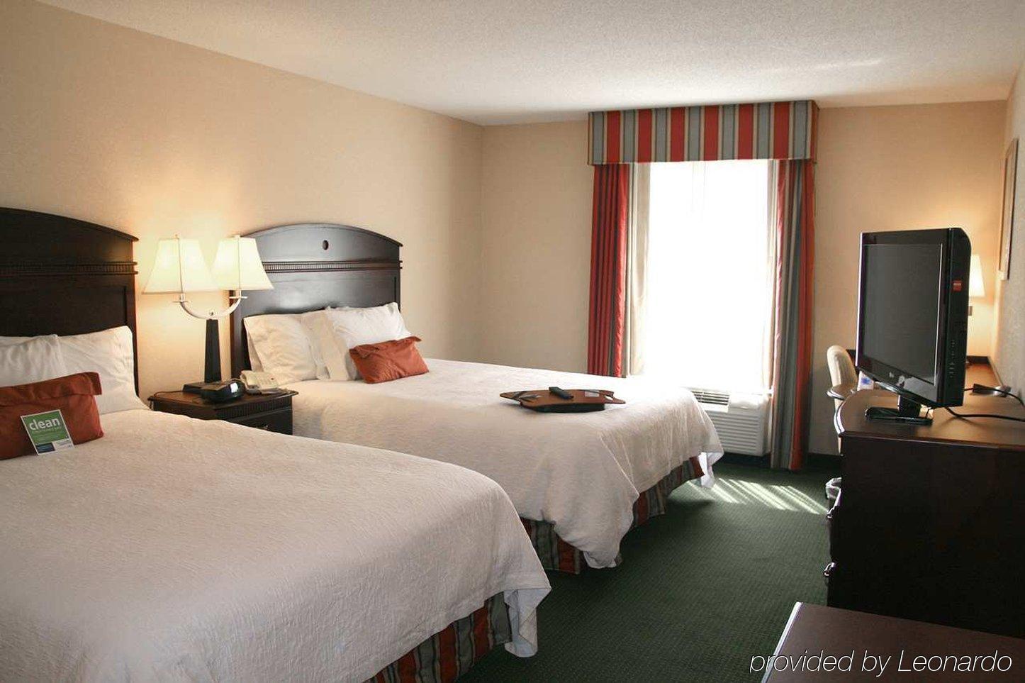 Hampton & Pensacola I-10 N At Town Plaza Hotel Ferry Pass