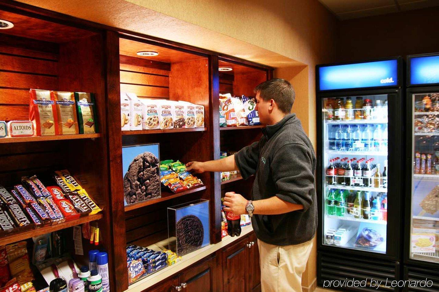 Hampton & Pensacola I-10 N At Town Plaza Hotel 3*