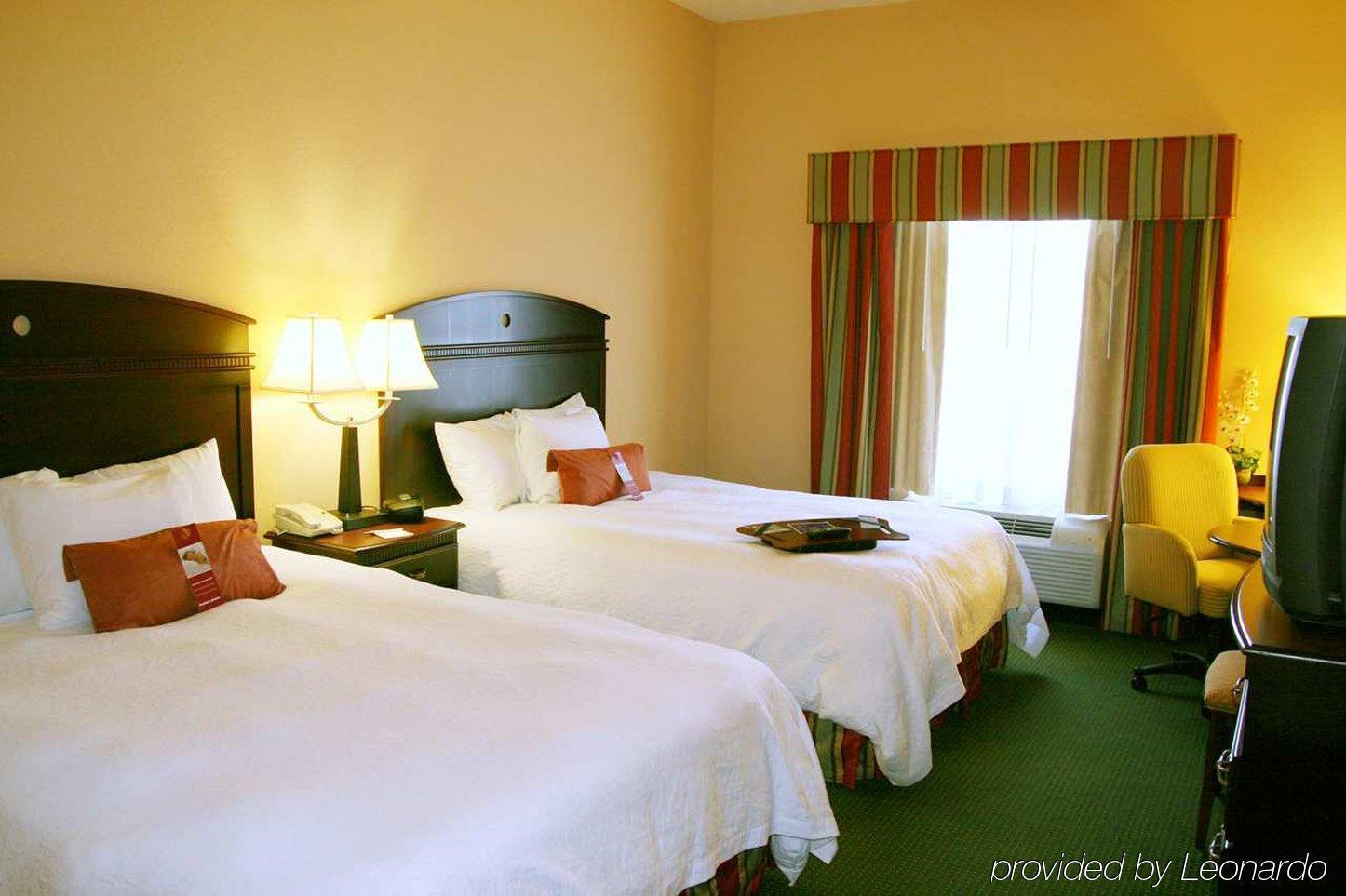 Hotel Hampton & Pensacola I-10 N At Town Plaza 3*