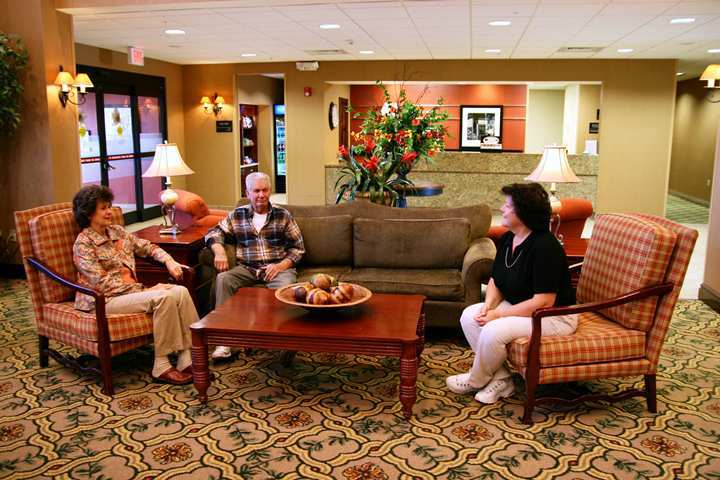 Hampton & Pensacola I-10 N At Town Plaza Hotel